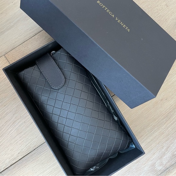 Brand new BOTTEGA VENETA SUNGLASSES - Picture 3 of 5